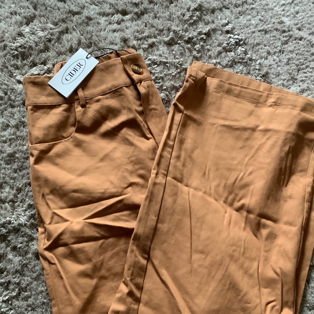 Cider Women's Tan Wide Leg Pants, Size Medium.